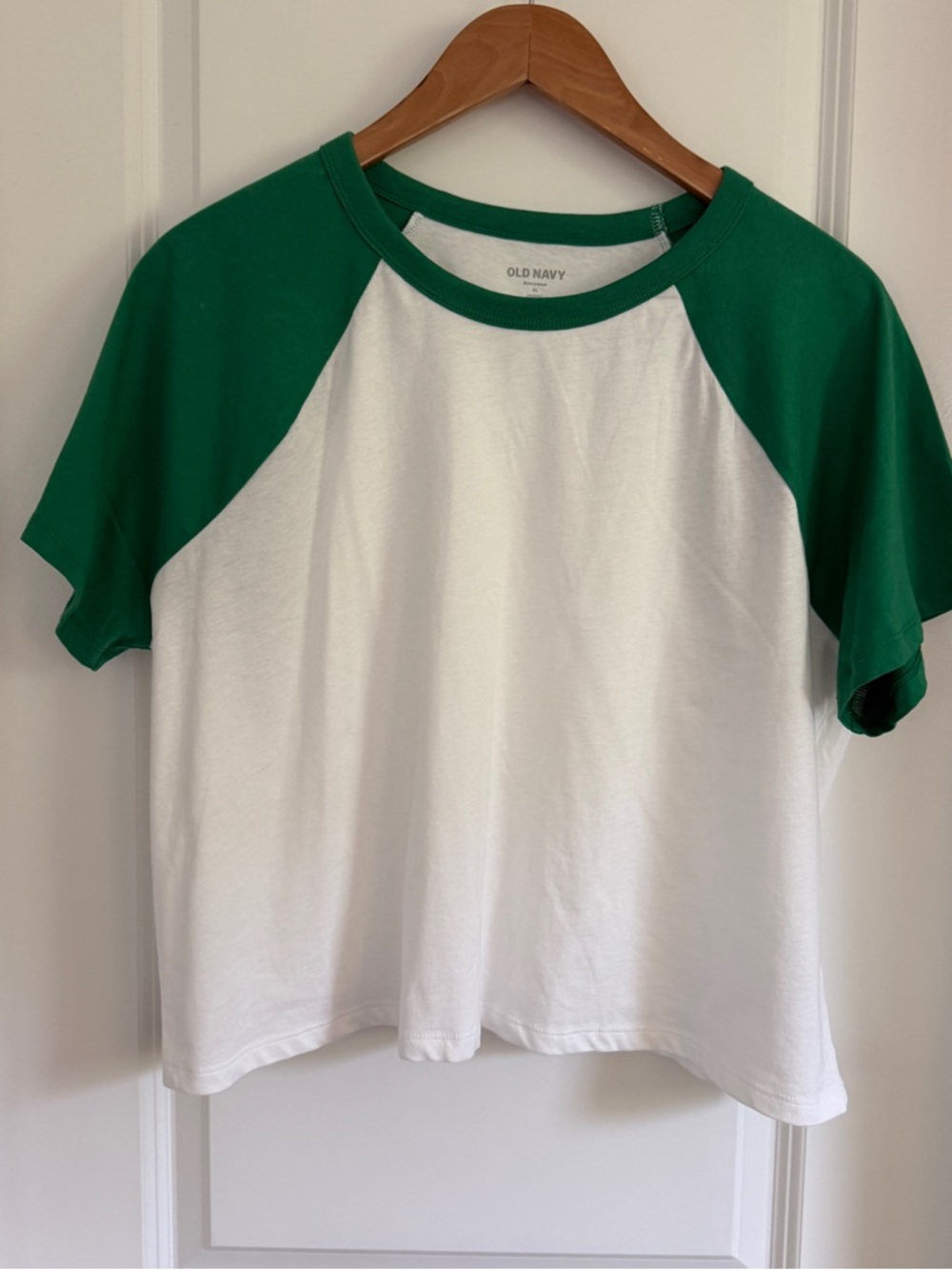 Old Navy Cropped Snug Green & White Raglan Tee ~ Size XL